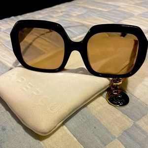 Apercu Lawrence Sunglasses in Tres Noir